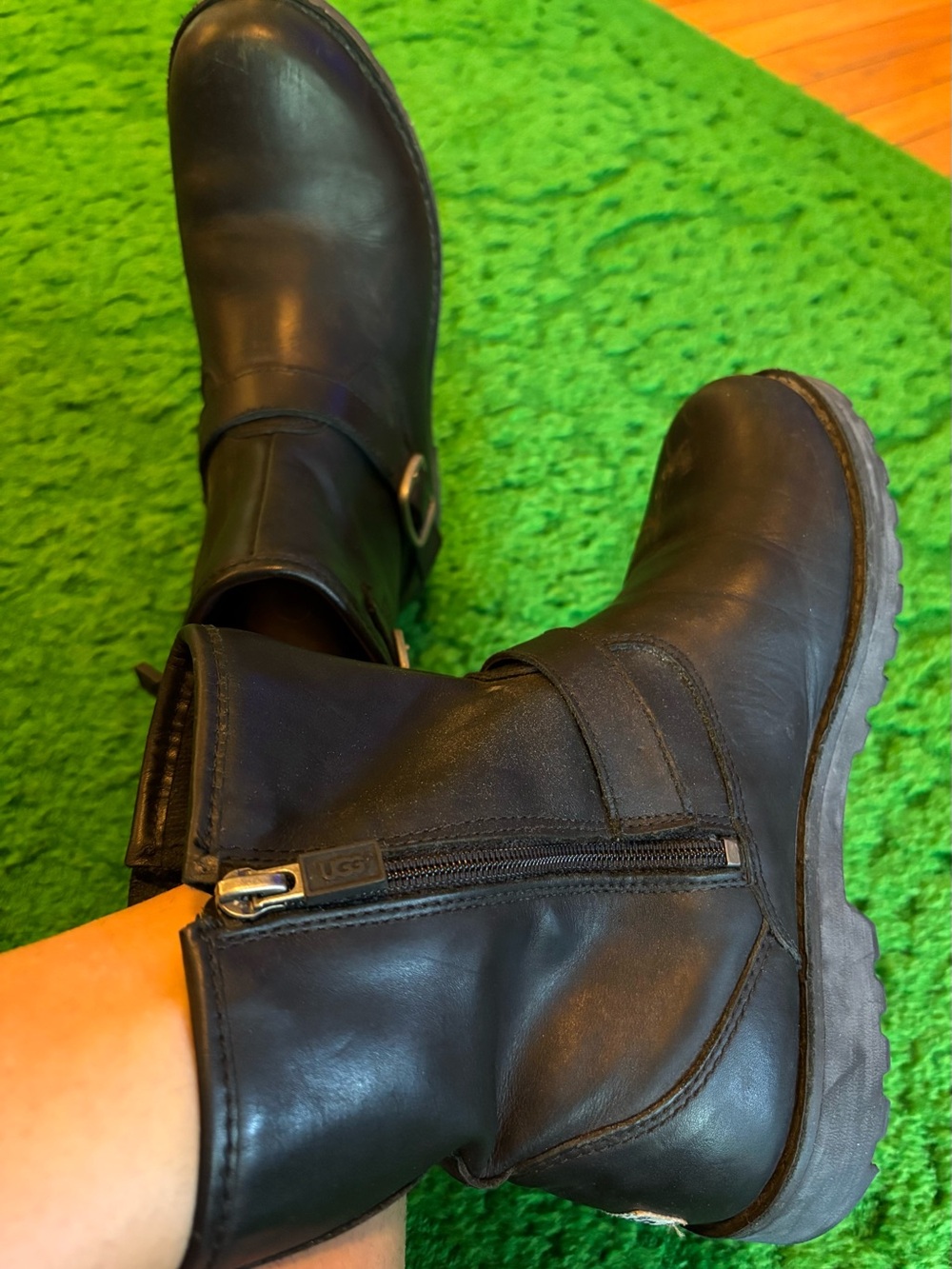 UGG Girls Black Leather Zip Boots Fits Women’s 6.5